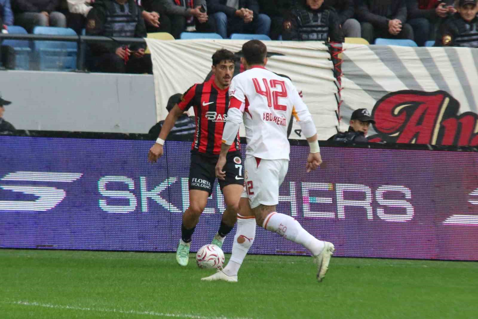 TRENDYOL SÜPER LİG'İN 8. HAFTASINDA GENÇLERBİRLİĞİ, GALATASARAY'I AĞIRLIYOR. MÜSABAKANIN İLK 15 DAKİKASI GOLSÜZ EŞİTLİKLE GEÇİLDİ.