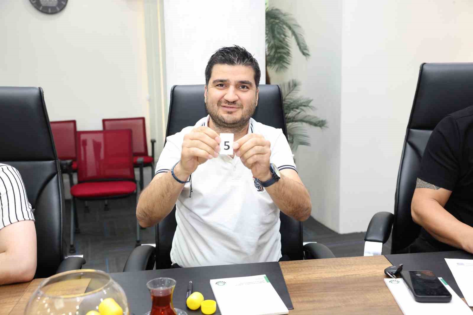 DENİZLİ ORGANİZE SANAYİ BÖLGESİ’NDE FİRMALAR ARASINDA SOSYAL DAYANIŞMAYI, BİRLİK VE BERABERLİĞİ GÜÇLENDİRMEK AMACIYLA GELENEKSEL OLARAK DÜZENLENEN DENİZLİ OSB MASA TENİSİ TURNUVASI’NIN BU YIL 7’NCİSİ GERÇEKLEŞTİRİLİYOR. TURNUVA ÖNCESİNDE TEKNİK TOPLANTI VE KURA ÇEKİMİ, DENİZLİ OSB BÖLGE MÜDÜRÜ VE SPOR TERTİP KOMİTESİ BAŞKANI AHMET TAŞ VE TAKIM YÖNETİCİLERİNİN KATILIMIYLA GERÇEKLEŞTİRİLDİ.