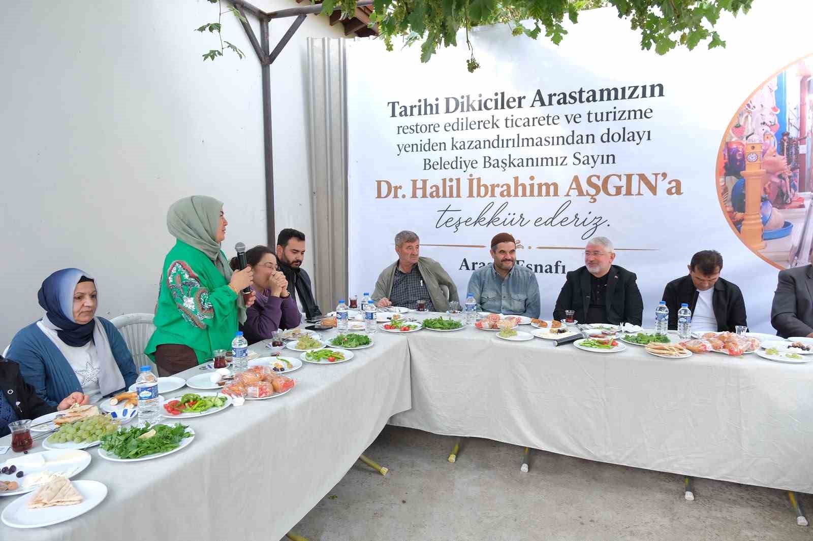BELEDİYE BAŞKANI HALİL İBRAHİM AŞGIN, ESNAFLA KAHVALTIDA BİR ARAYA GELDİ.