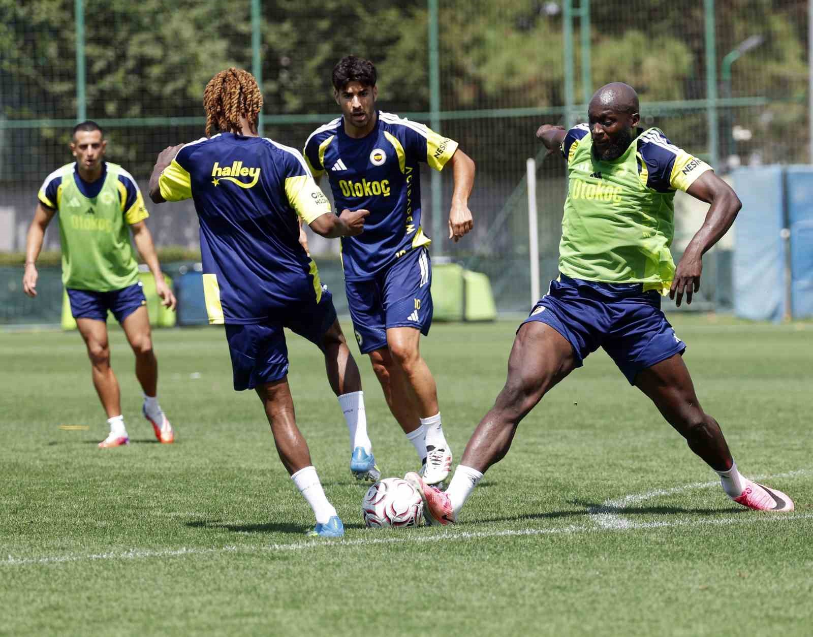 FENERBAHÇE, TRENDYOL SÜPER LİG’İN 2. HAFTASINDA 22 AĞUSTOS CUMARTESİ GÜNÜ SAAT 21.30’DA KONYASPOR İLE OYNAYACAĞI MAÇIN HAZIRLIKLARINA YAPTIĞI ANTRENMANLA BAŞLADI.
