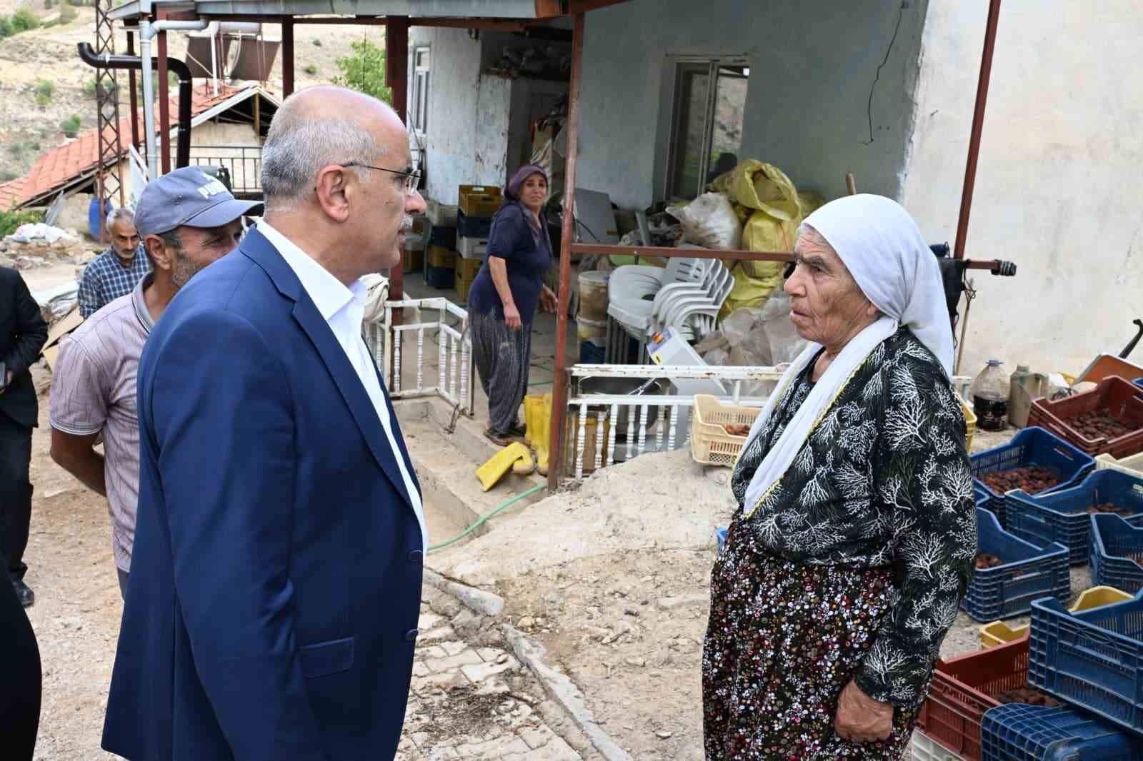BAŞKAN SAMİ ER, SEL FELAKETİNİN YAŞANDIĞI KOCAÖZÜ’NÜ ZİYARET ETTİ