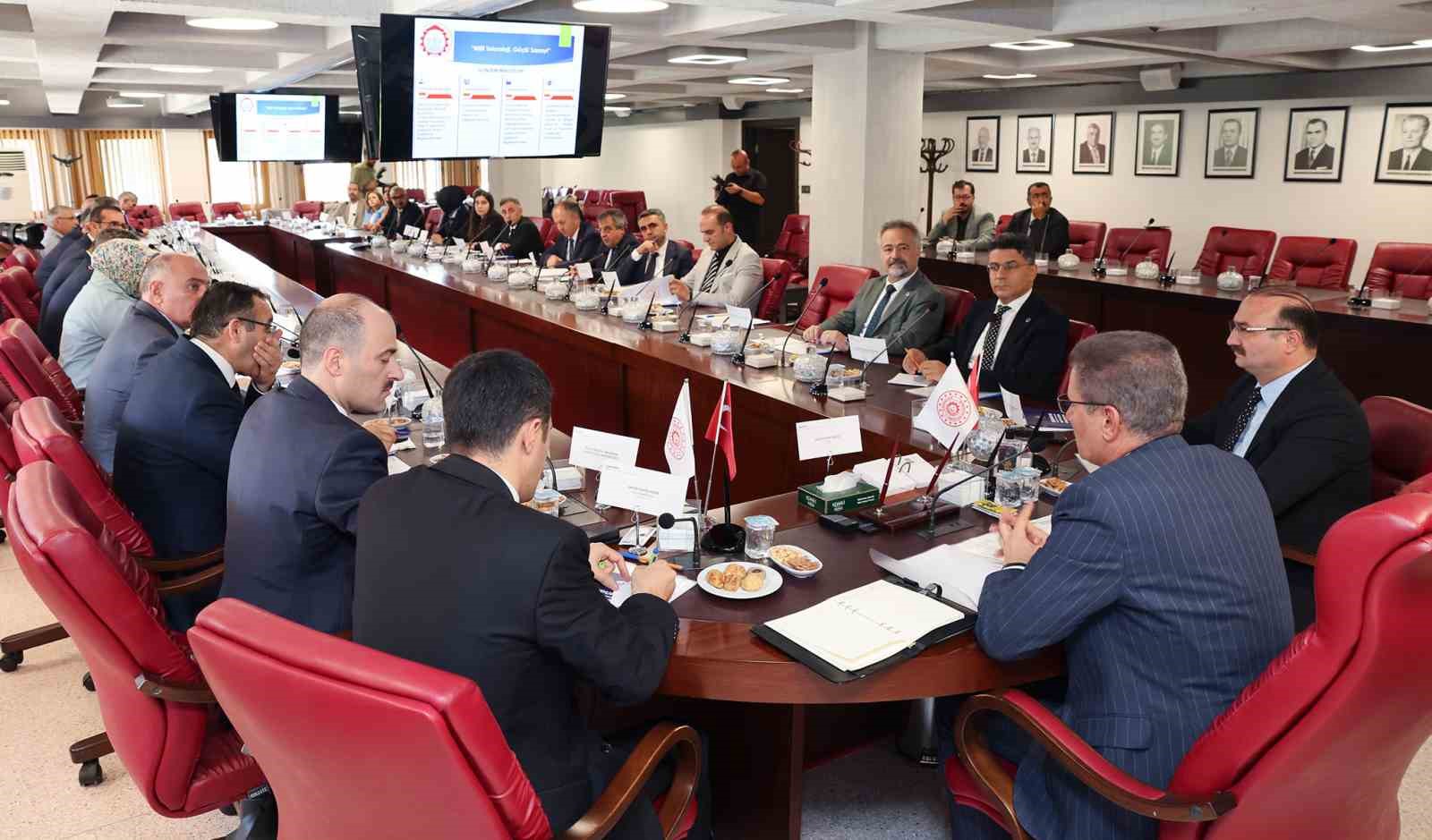 ERZURUM’UN SANAYİ VE TEKNOLOJİ ALANINDAKİ POTANSİYELİNİ GÜÇLENDİRMEK, YATIRIM VE ÜRETİM KAPASİTESİNİ ARTIRMAK, İSTİHDAMI GELİŞTİRMEK VE ÜNİVERSİTE-SANAYİ İŞBİRLİĞİNİ DAHA İLERİ BİR NOKTAYA TAŞIMAK AMACIYLA SANAYİ VE TEKNOLOJİ İŞBİRLİĞİ KURULU TOPLANTISI GERÇEKLEŞTİRİLDİ.