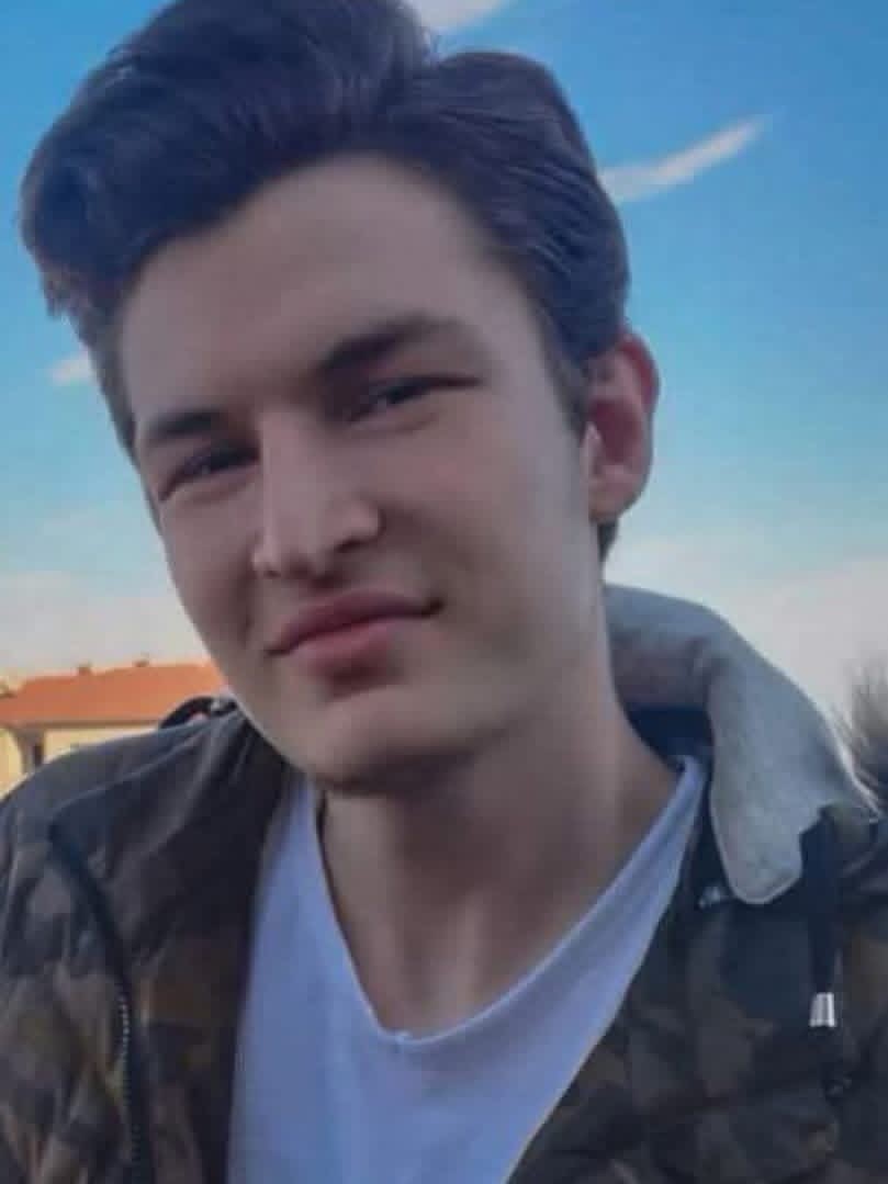 ZONGULDAK (İHA) - ZONGULDAK’IN ALAPLI İLÇESİNE BAĞLI ALİOĞLU KÖYÜ’NDEN 24 YAŞINDAKİ FATİH KOÇAK, BİR SÜREDİR MÜCADELE ETTİĞİ KAN KANSERİ NEDENİYLE HAYATINI KAYBETTİ.