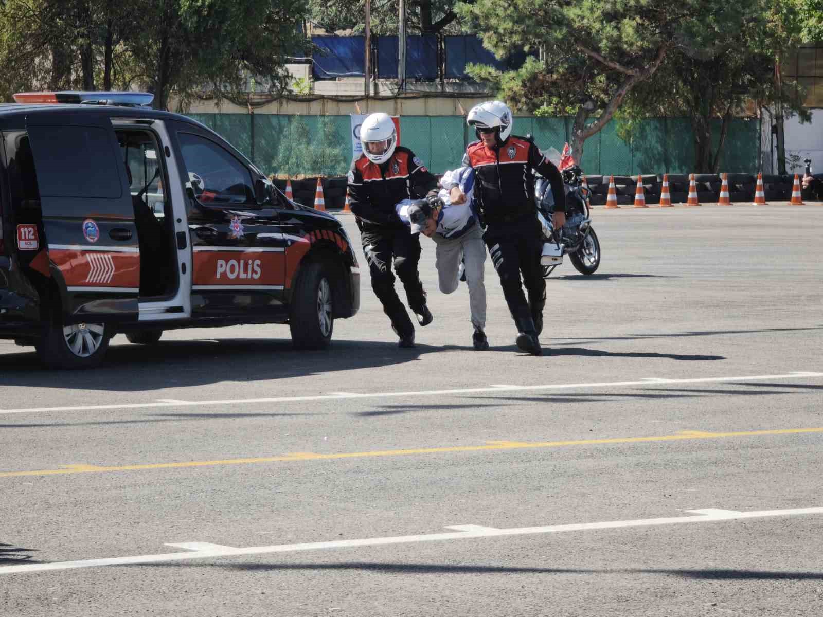 ANKARA İL EMNİYET MÜDÜRLÜĞÜ TARAFINDAN MOTOSİKLETLİ POLİS TİMLERİ'NİN MEZUNİYET TÖRENİ DÜZENLENDİ.