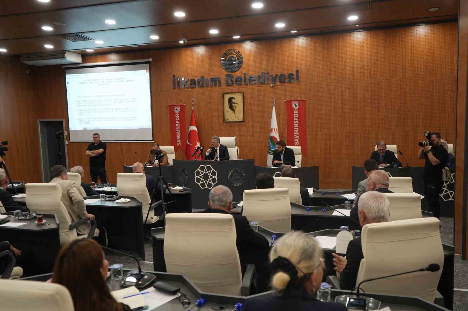 İLKADIM BELEDİYE MECLİSİ EKİM AYI İLK OTURUMU, BELEDİYENİN MECLİS TOPLANTI SALONUNDA İHSAN KURNAZ BAŞKANLIĞINDA YAPILDI.