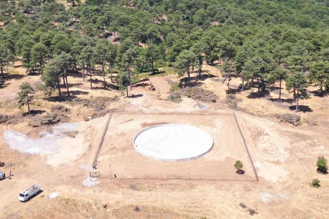 BALIKESİR ORMAN BÖLGE MÜDÜRLÜĞÜ TARAFINDAN EDREMİT ORMAN İŞLETME MÜDÜRLÜĞÜ SORUMLULUK ALANINDA YENİ BİR HELİKOPTER YANGIN HAVUZU HİZMETE ALINDI. BURHANİYE’NİN KIRTIK MAHALLESİ ORMANLIK ALANINDA OLUŞTURULAN HAVUZUN SU ALIMINA BAŞLADIĞI BİLDİRİLDİ.