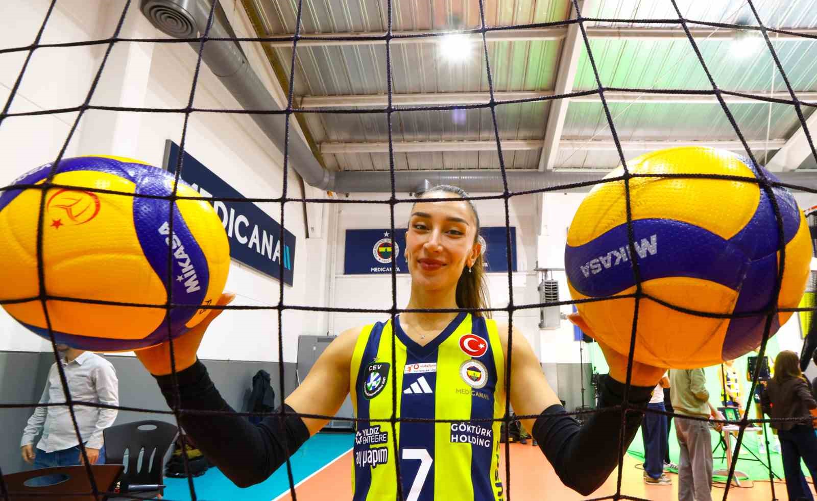 HANDE BALADIN, İHA MUHABİRİNE AÇIKLAMALARDA BULUNDU.