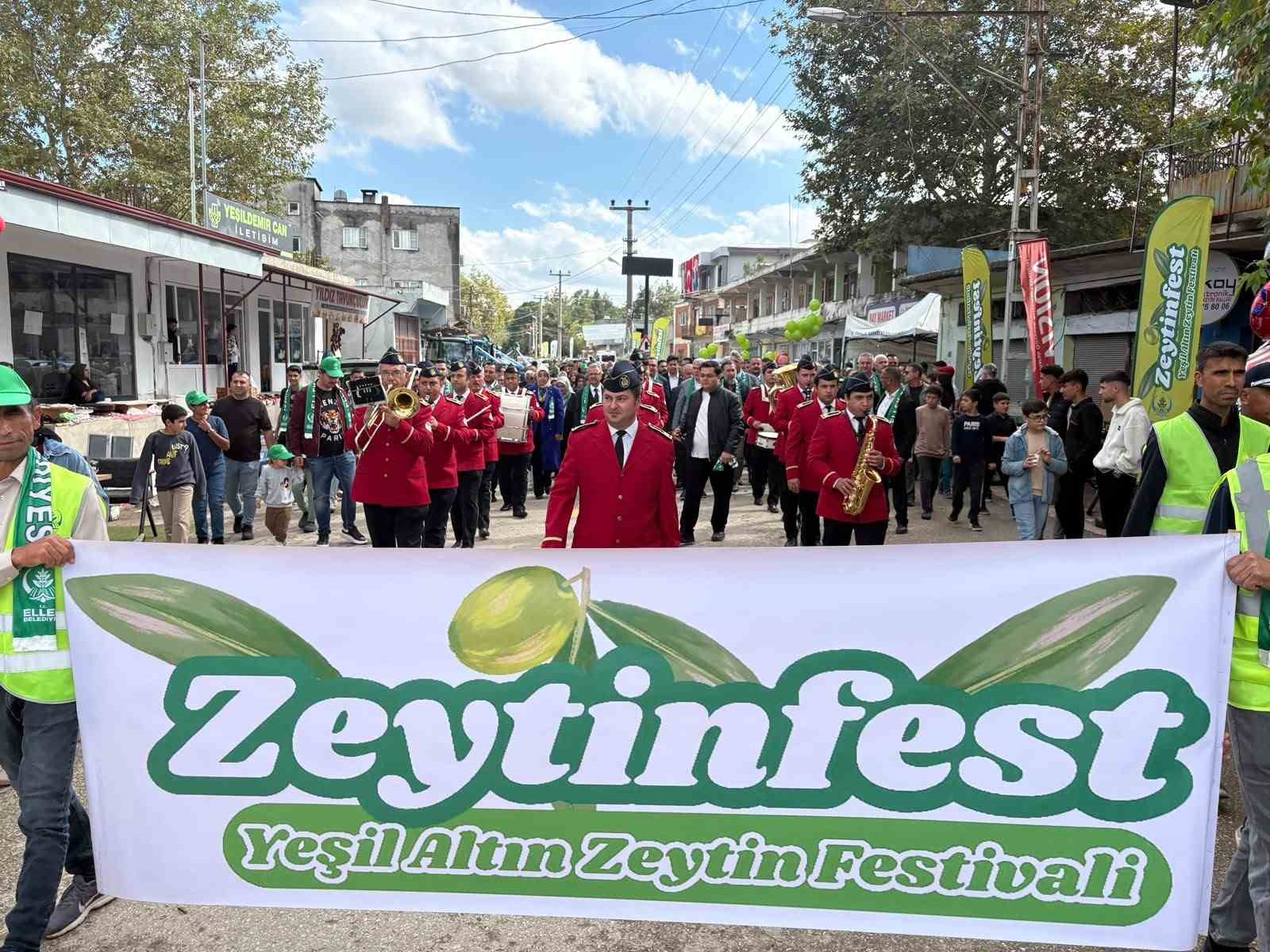 "YEŞİL ALTIN ZEYTİN FESTİVALİ", BANDO EŞLİĞİNDE GERÇEKLEŞTİRİLEN KORTEJ YÜRÜYÜŞÜYLE BAŞLADI.