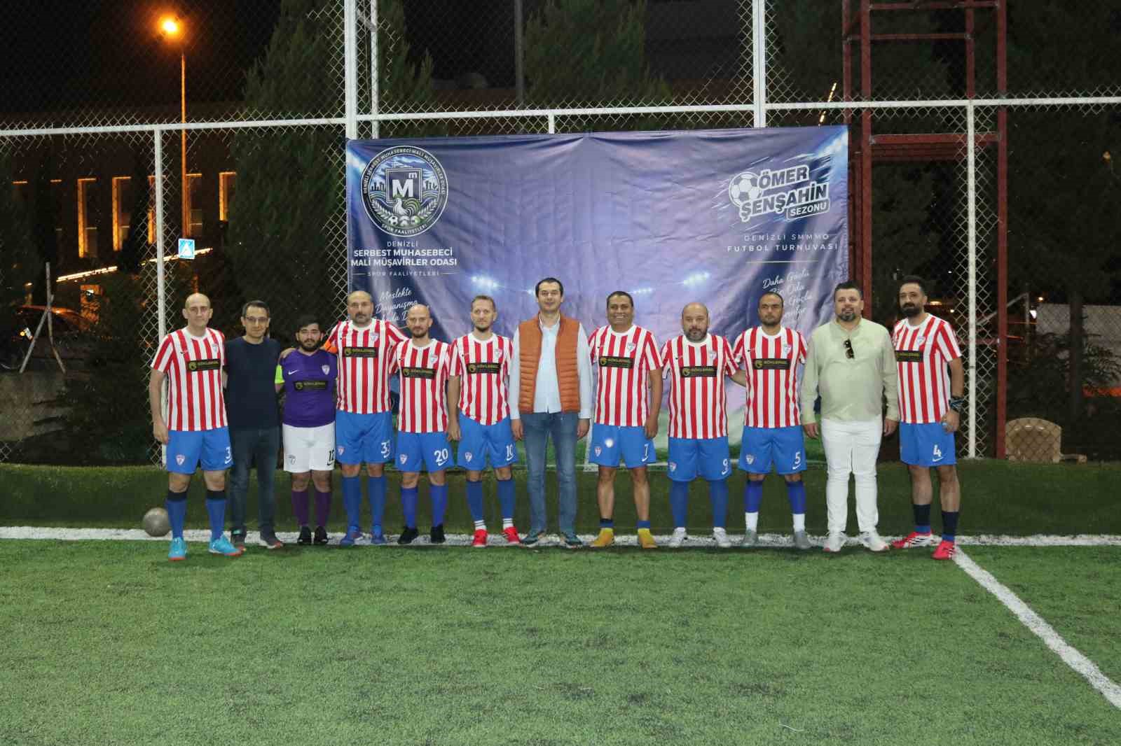 DENİZLİ SERBEST MUHASEBECİ MALİ MÜŞAVİRLER ODASI (SMMM) TARAFINDAN DÜZENLENEN FUTBOL TURNUVASI, 2022 YILINDA GEÇİRDİĞİ KALP KRİZİ SONUCU HAYATINI KAYBEDEN MESLEK MENSUBU ÖMER ŞENŞAHİN’İN ANISINA "ÖMER ŞENŞAHİN SEZONU" ADIYLA BAŞLADI