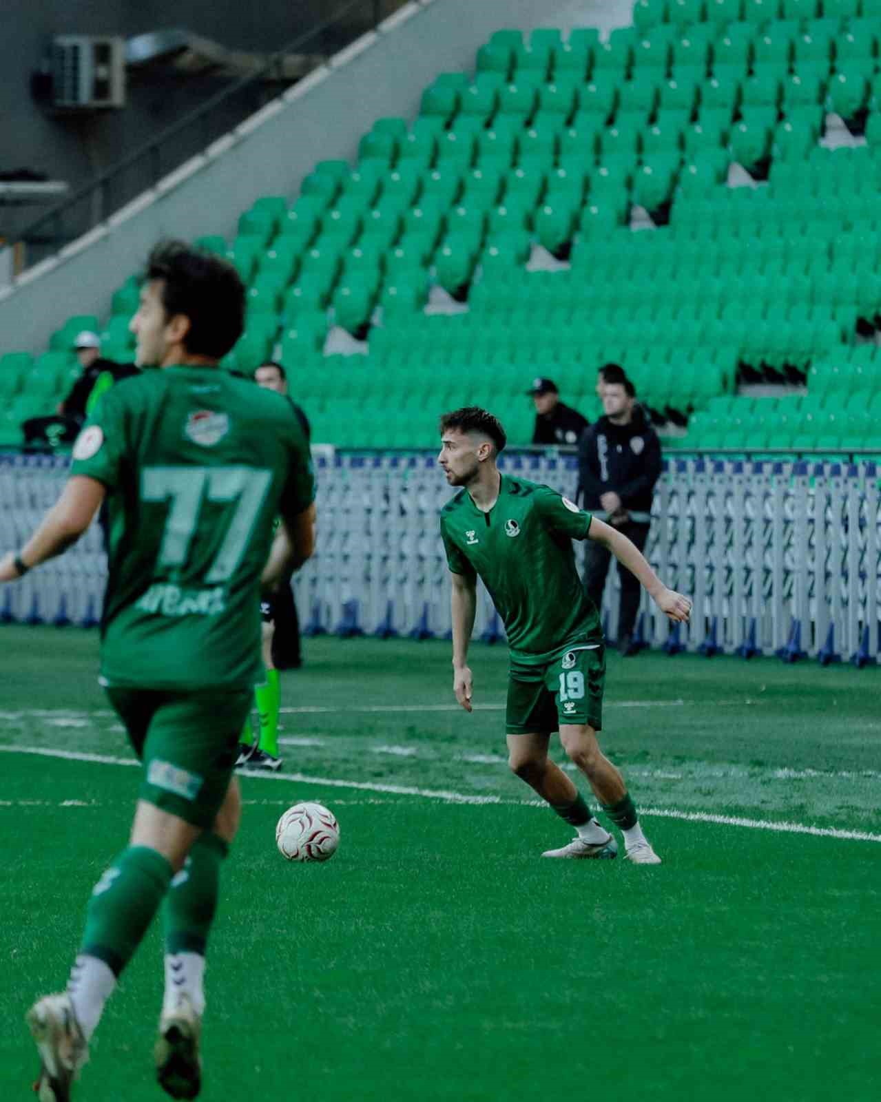 ZİRAAT TÜRKİYE KUPASI 2. TUR MAÇINDA SAKARYASPOR, KONUK ETTİĞİ BARTIN TEMSİLCİSİ ARİT KAYADİBİSPOR'U 1-0 MAĞLUP EDEREK ÜST TURA YÜKSELDİ.