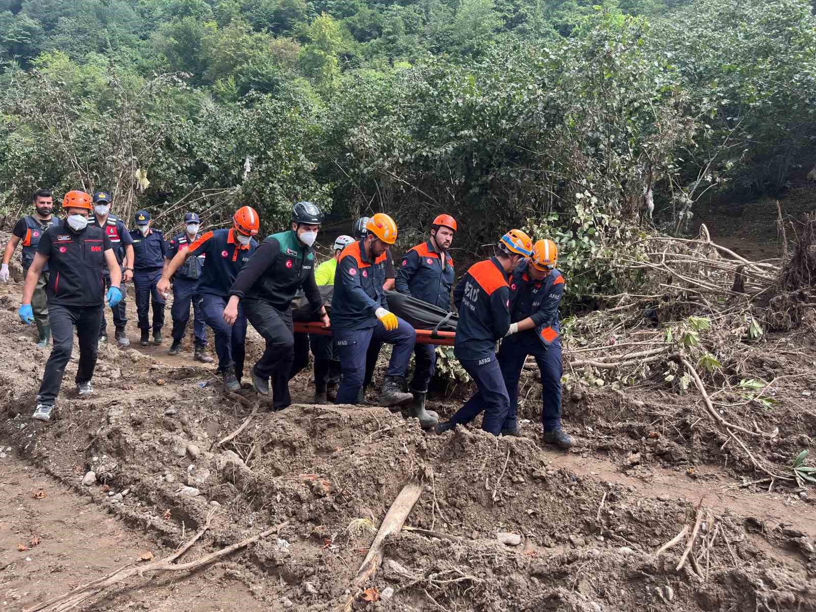GİRESUN'UN KEŞAP İLÇESİNDE 13 AĞUSTOS GECESİ ETKİLİ OLAN SAĞANAK YAĞIŞIN ARDINDAN SEL SULARINA KAPILARAK KAYBOLAN 2 KİŞİDEN MUHAMMED ABDULLAH HAKKIOĞLU’NUN CANSIZ BEDENİ BULUNDU.