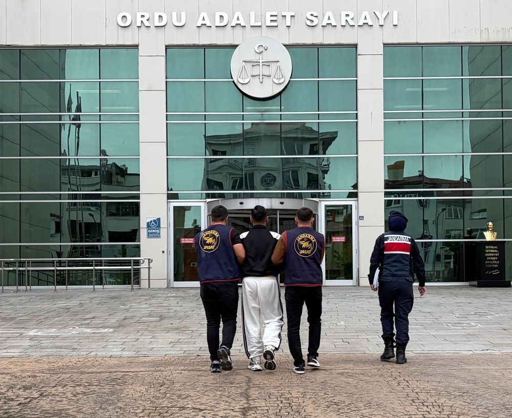 JANDARMA EKİPLERİNCE GÖZALTINA ALINAN 2 ŞÜPHELİ, SEVK EDİLDİKLERİ ADLİ MAKAMLARCA TUTUKLANARAK CEZA İNFAZ KURUMUNA TESLİM EDİLDİ.