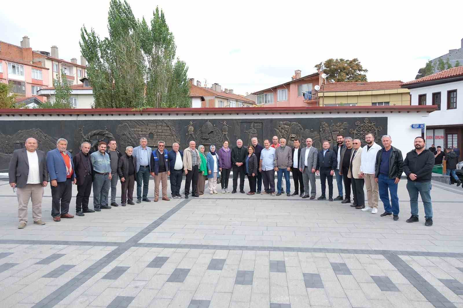 BELEDİYE BAŞKANI HALİL İBRAHİM AŞGIN, ESNAFLA KAHVALTIDA BİR ARAYA GELDİ.