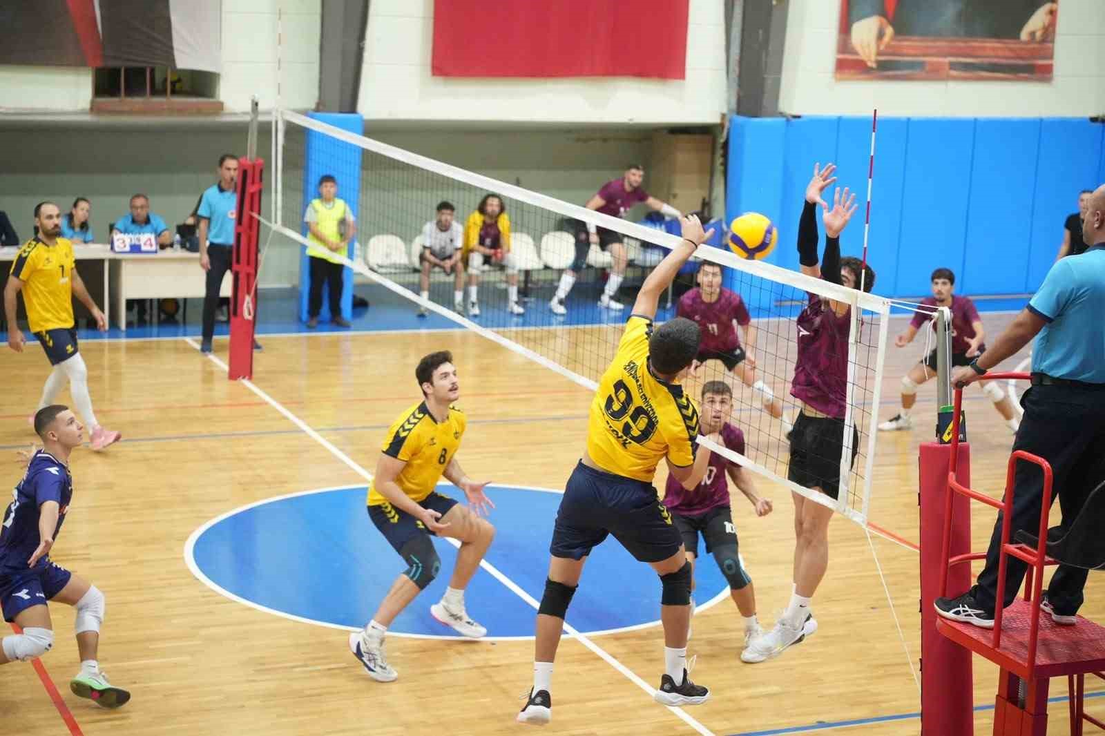 YENİŞEHİR BELEDİYESPOR ERKEK VOLEYBOL TAKIMI, SEZONA FIRTINA GİBİ BAŞLADI. İLK KARŞILAŞMASINDAN 3-0’LIK GALİBİYETLE AYRILAN SARI-LACİVERTLİLER, SEZONUN İLK İÇ SAHA MAÇINDA YSK YILDIZ SPOR’U DA 3-0 MAĞLUP EDEREK 2’DE 2 YAPTI.