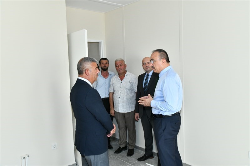 TEKİRDAĞ VALİSİ RECEP SOYTÜRK, YAPIMI DEVAM EDEN SAĞLAMTAŞ ORTAOKULU’NU ZİYARET EDEREK OKUL BİNASINDA İNCELEMELERDE BULUNDU. SINIFLARI VE OKULUN DİĞER BÖLÜMLERİNİ GEZEN SOYTÜRK, YETKİLİLERDEN ÇALIŞMALARIN SON DURUMU HAKKINDA BİLGİ ALDI.
