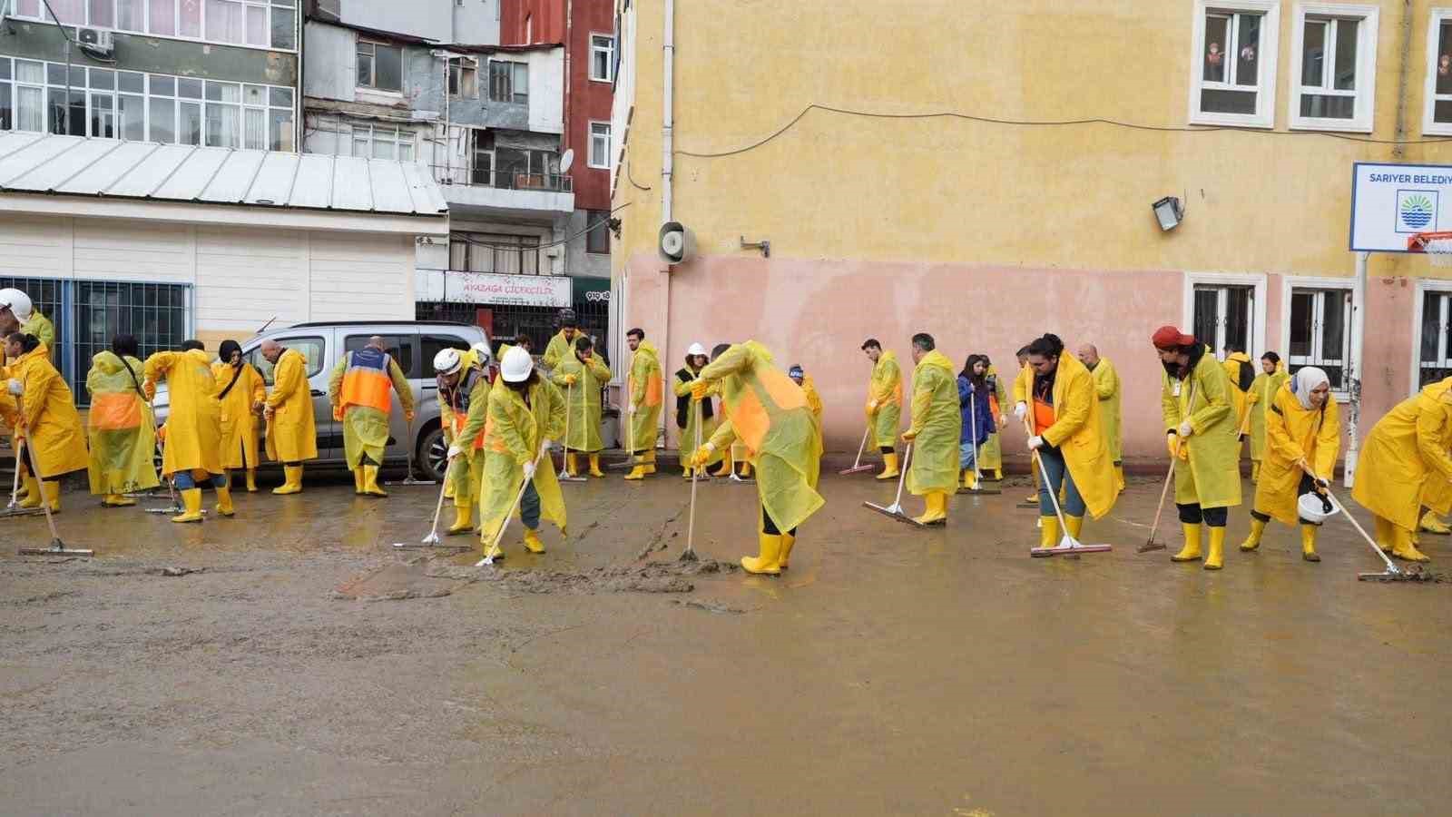 AFET VE ACİL DURUM YÖNETİMİ BAŞKANLIĞI (AFAD) TARAFINDAN, "ÜLKE GENELİNDE MÜDAHALE ÇALIŞMALARINDA 60 BİN 395 PERSONEL VE 1060 AFAD GÖNÜLLÜSÜ İLE 8.927 ARAÇ GÖREV YAPMAKTADIR" DENİLDİ.