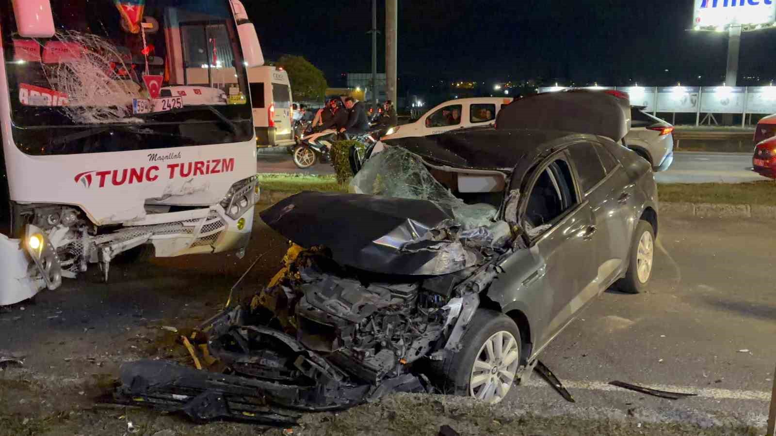 KAVŞAKTA FECİ KAZA: 3 YARALI