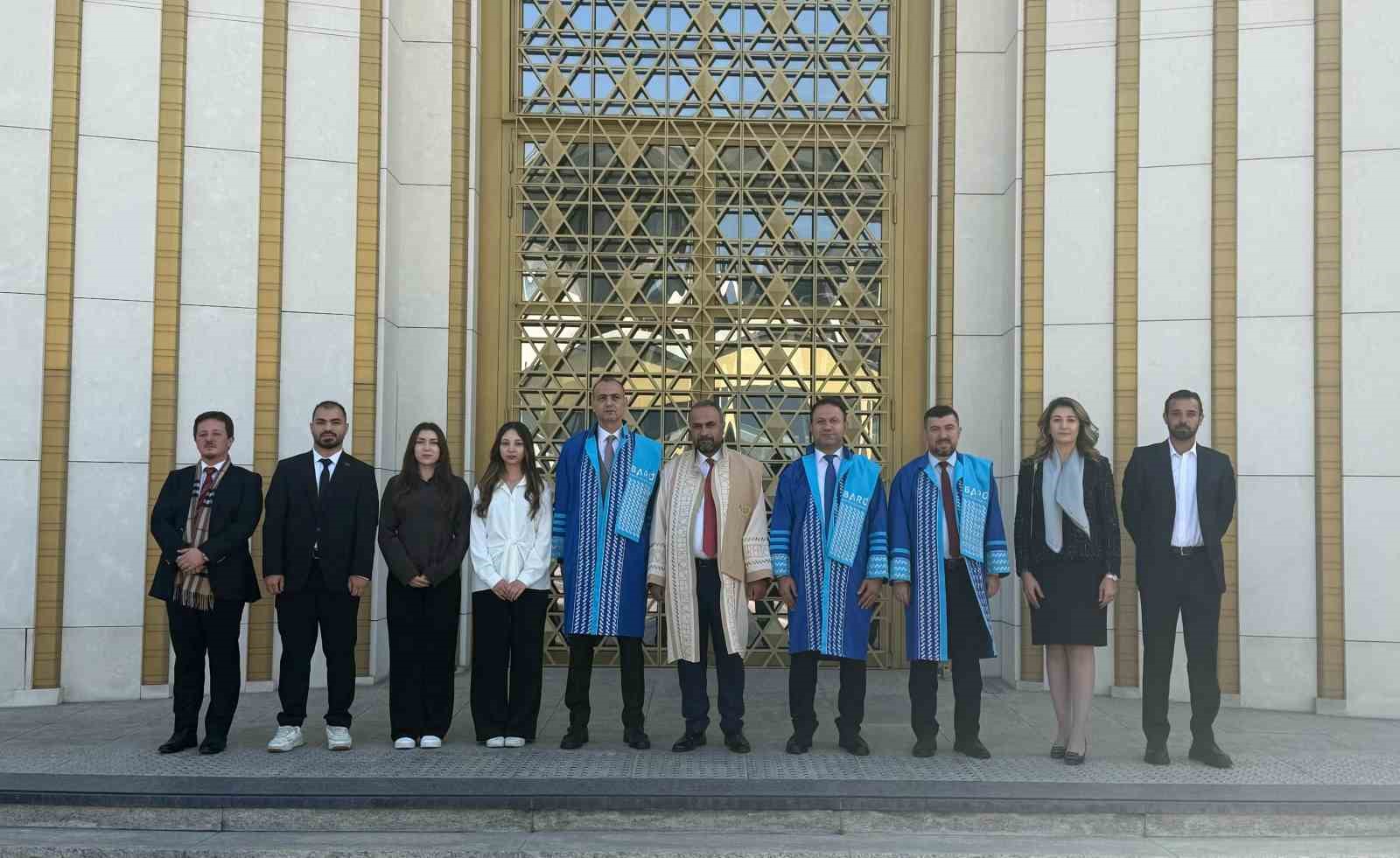 BARTIN ÜNİVERSİTESİ (BARÜ) REKTÖRÜ PROF. DR. AHMET AKKAYA İLE BERABERİNDEKİ HEYET, BEŞTEPE MİLLET KONGRE VE KÜLTÜR MERKEZİ’NDE GERÇEKLEŞTİRİLEN "2026-2027 YÜKSEKÖĞRETİM AKADEMİK YILI AÇILIŞ TÖRENİ"NE KATILDI.