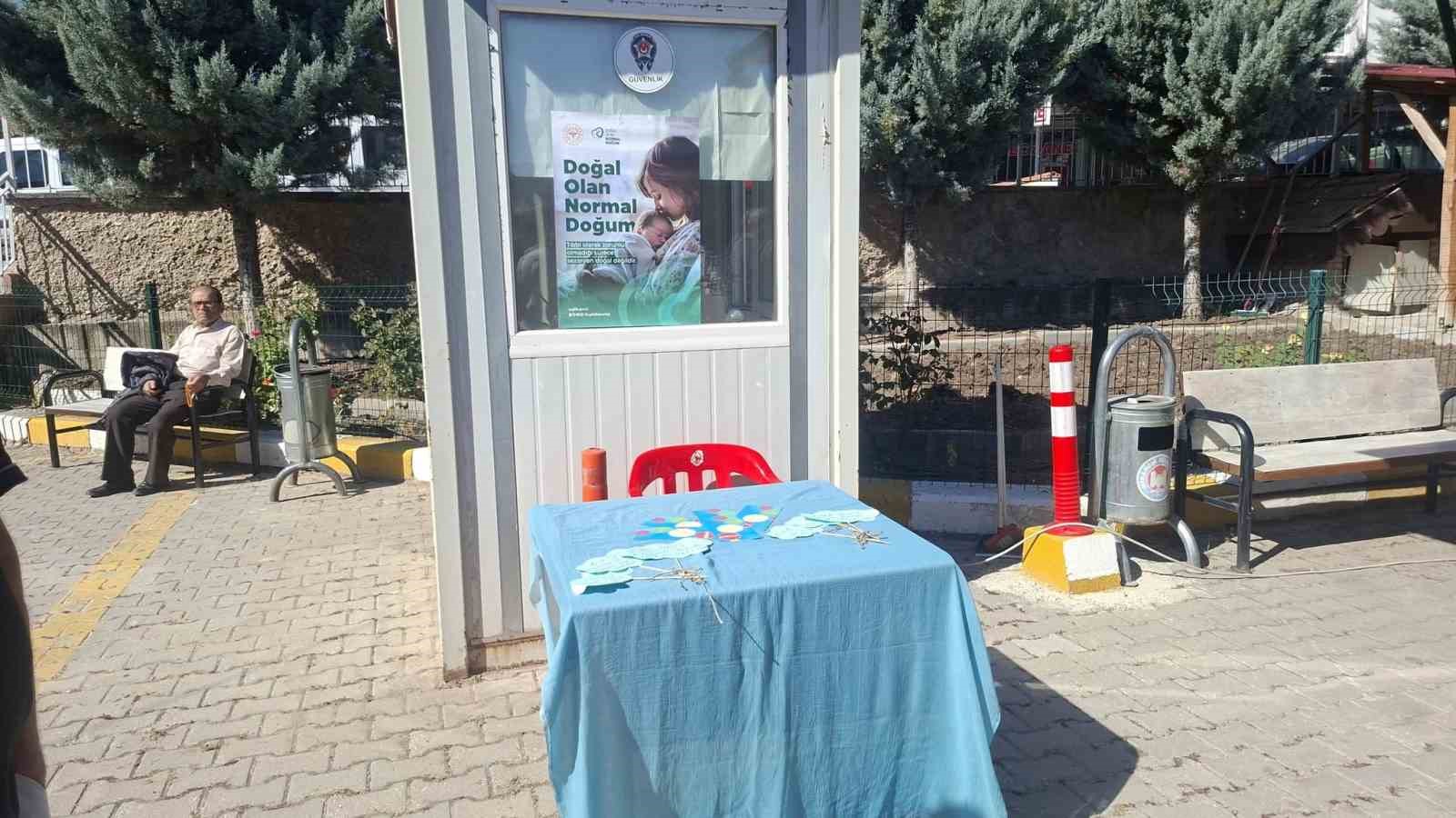 HİSARCIK İLÇE HASTANESİNDE ANNE VE BEBEK SAĞLIĞI İÇİN BİLGİLENDİRME STANDI