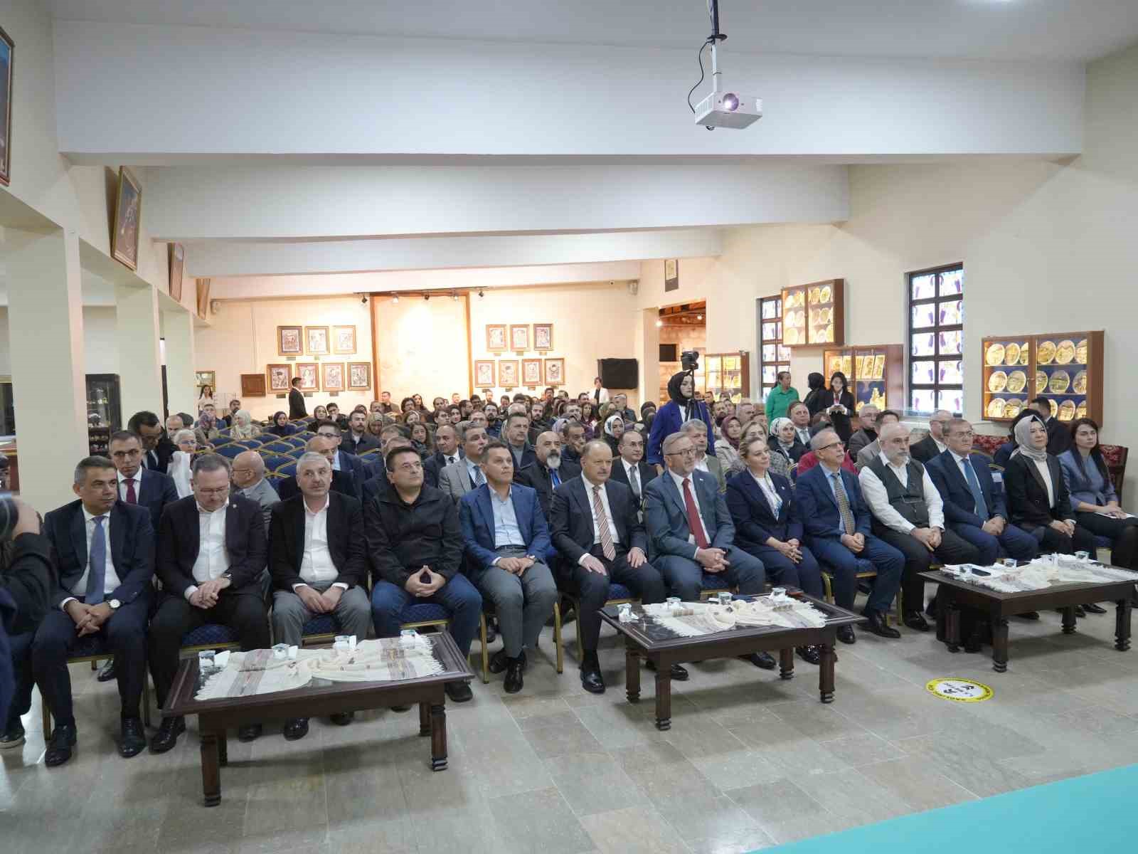 KASTAMONU ÜNİVERSİTESİ İLE İSTANBUL MEDENİYET ÜNİVERSİTESİ BİLİM TARİHİ ENSTİTÜSÜ İŞ BİRLİĞİNDE GERÇEKLEŞTİRİLEN VE ÜÇ YILDA BİR DÜZENLENMESİ PLANLANAN “BİLİM TARİHİ VE FELSEFESİ KURULTAYI”NIN İLKİ KASTAMONU’DA BAŞLADI.