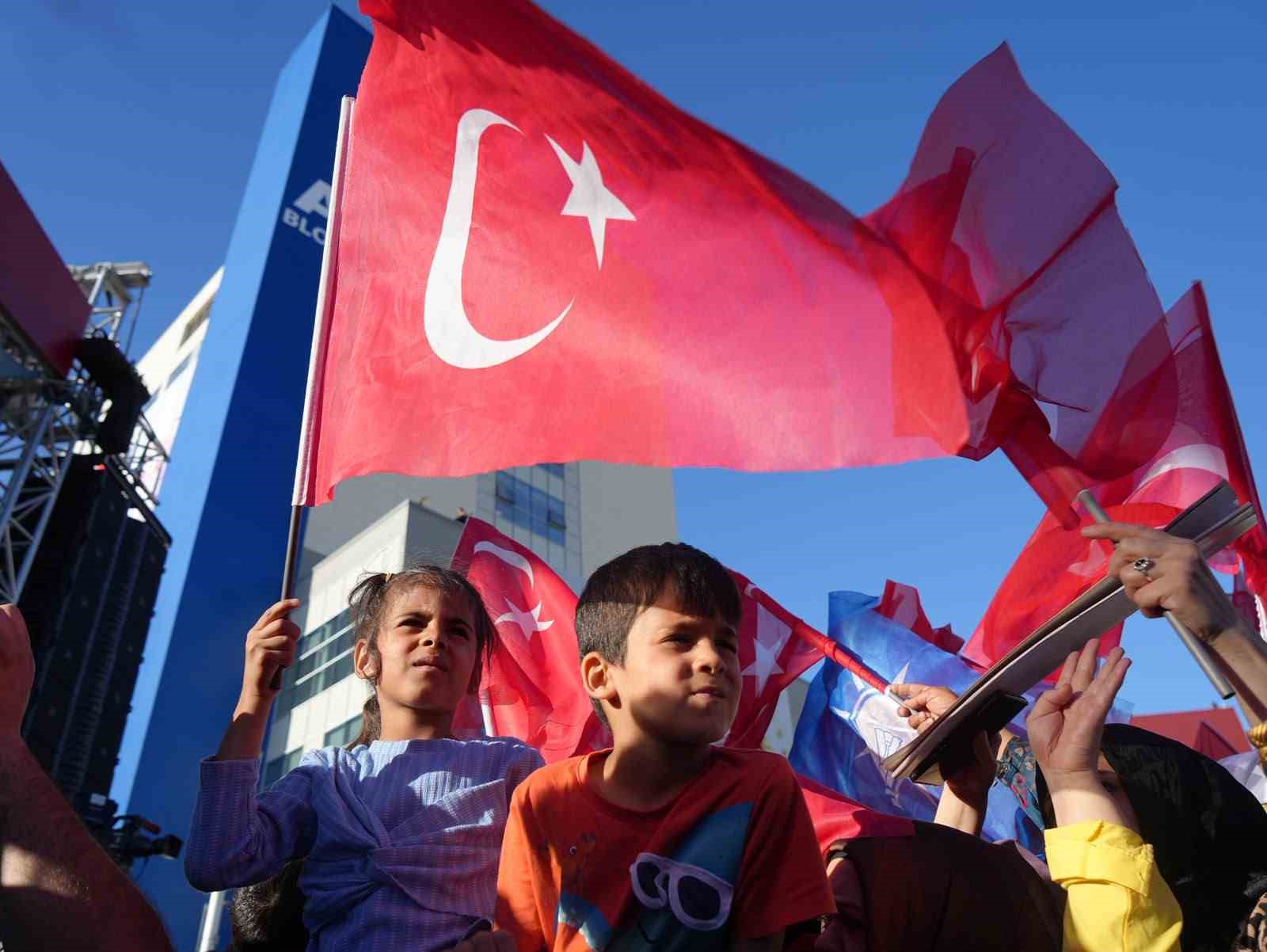 CUMHURBAŞKANI ERDOĞAN: "TERÖRSÜZ TÜRKİYE HEDEFİMİZDE ARAMIZA KİMSE GİREMEYECEK"