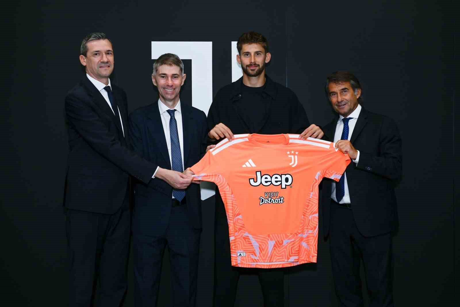 JUVENTUS, SON OLARAK TOTTENHAM FORMASI GİYEN İTALYAN KALECİ GUGLİELMO VİCARİO'YU 30 HAZİRAN 2027'YE KADAR KİRALIK OLARAK KADROSUNA KATTIĞINI AÇIKLADI.