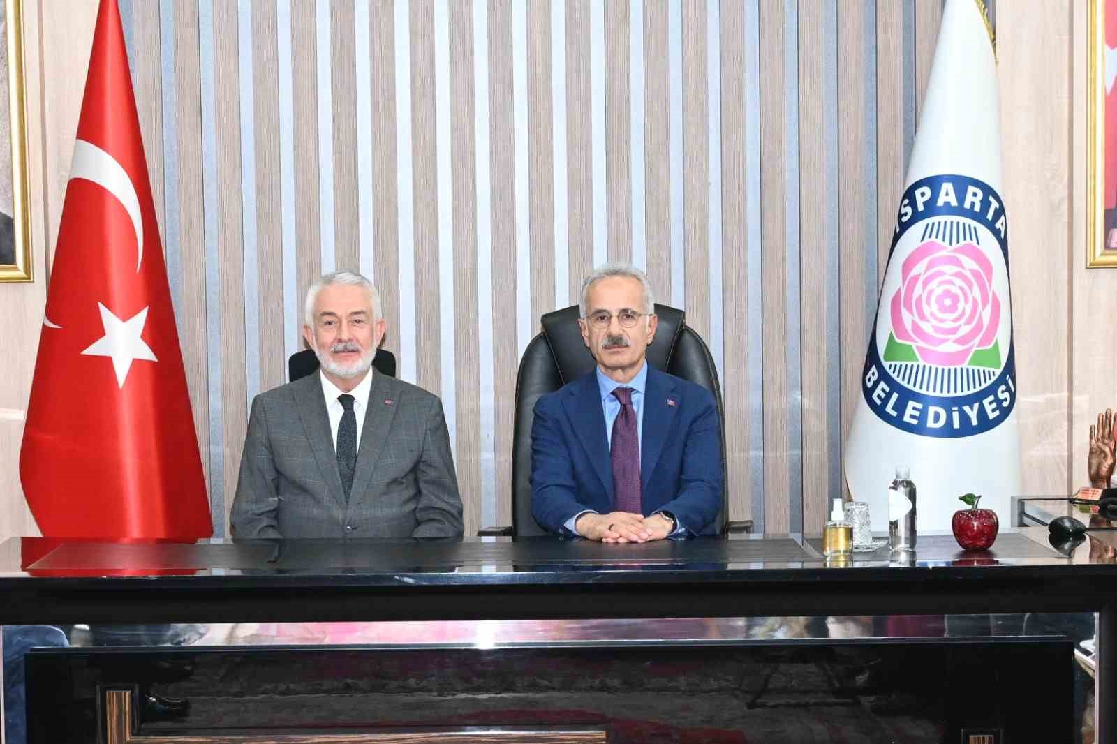 ISPARTA BELEDİYE BAŞKANI ŞÜKRÜ BAŞDEĞİRMEN VE ULAŞTIRMA VE ALTYAPI BAKANI ABDULKADİR URALOĞLU