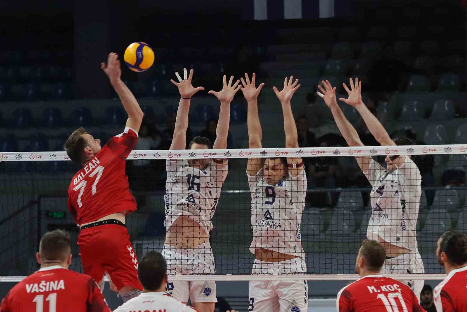 EFELER LİGİ'NİN İLK HAFTASINDA ALTEKMA SAHASINDA SPOR TOTO'YU 3-2 MAĞLUP ETTİ.