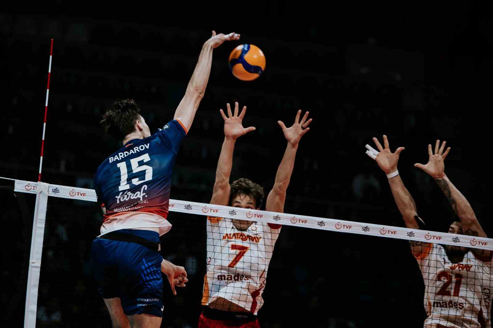 EFELER LİGİ’NİN İLK HAFTASINDA HALKBANK, SAHASINDA GALATASARAY'I 3-1 MAĞLUP ETTİ.