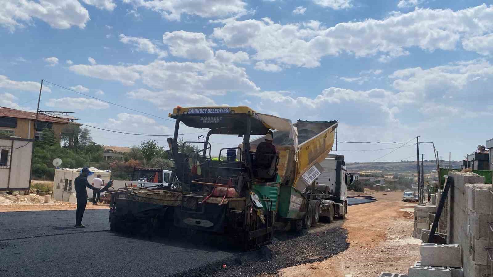 ŞAHİNBEY’DE ASFALT ÇALIŞMALARI ARALIKSIZ SÜRÜYOR