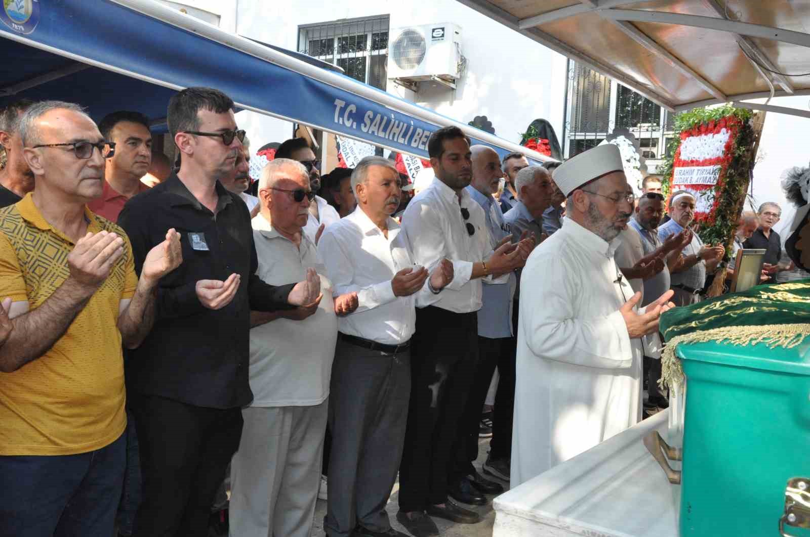 MANİSA’NIN SALİHLİ İLÇESİNDEKİ GAZ DOLUM TESİSİNDE MEYDANA GELEN PATLAMA VE ARDINDAN ÇIKAN YANGINDA HAYATINI KAYBEDEN TESİS SAHİBİ NAZİF KAVAS, OLAYDAN 3 GÜN SONRA SON YOLCULUĞUNA UĞURLANDI.