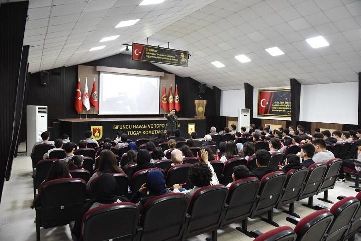 ERZİNCAN FEN LİSESİ ÖĞRENCİLERİ, "MEHMETÇİK İLE BİR GÜN" ETKİNLİĞİ KAPSAMINDA ASKERÎ PERSONEL VE GAZİLERLE BİR ARAYA GELDİ