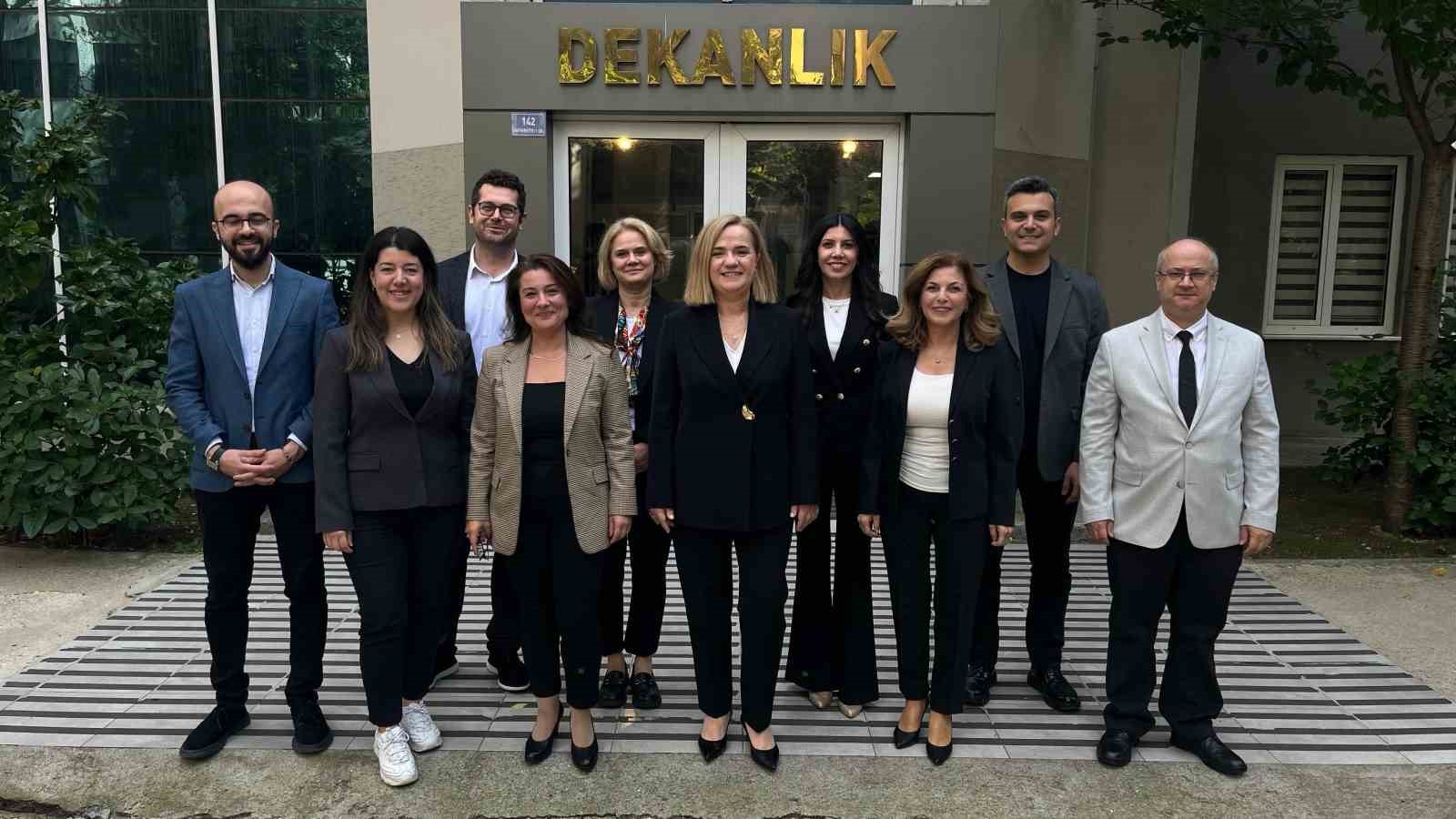 YÖK'ÜN 2026 ÜSTÜN BAŞARI ÖDÜLLERİ'NDE "ULUSLARARASILAŞMA" KATEGORİSİNDE ÖDÜLE LAYIK GÖRÜLEN BURSA ULUDAĞ ÜNİVERSİTESİ EKİBİ, ÜÇ YILLIK ÇALIŞMALARININ KARŞILIĞINI ALMANIN MUTLULUĞUNU YAŞIYOR.