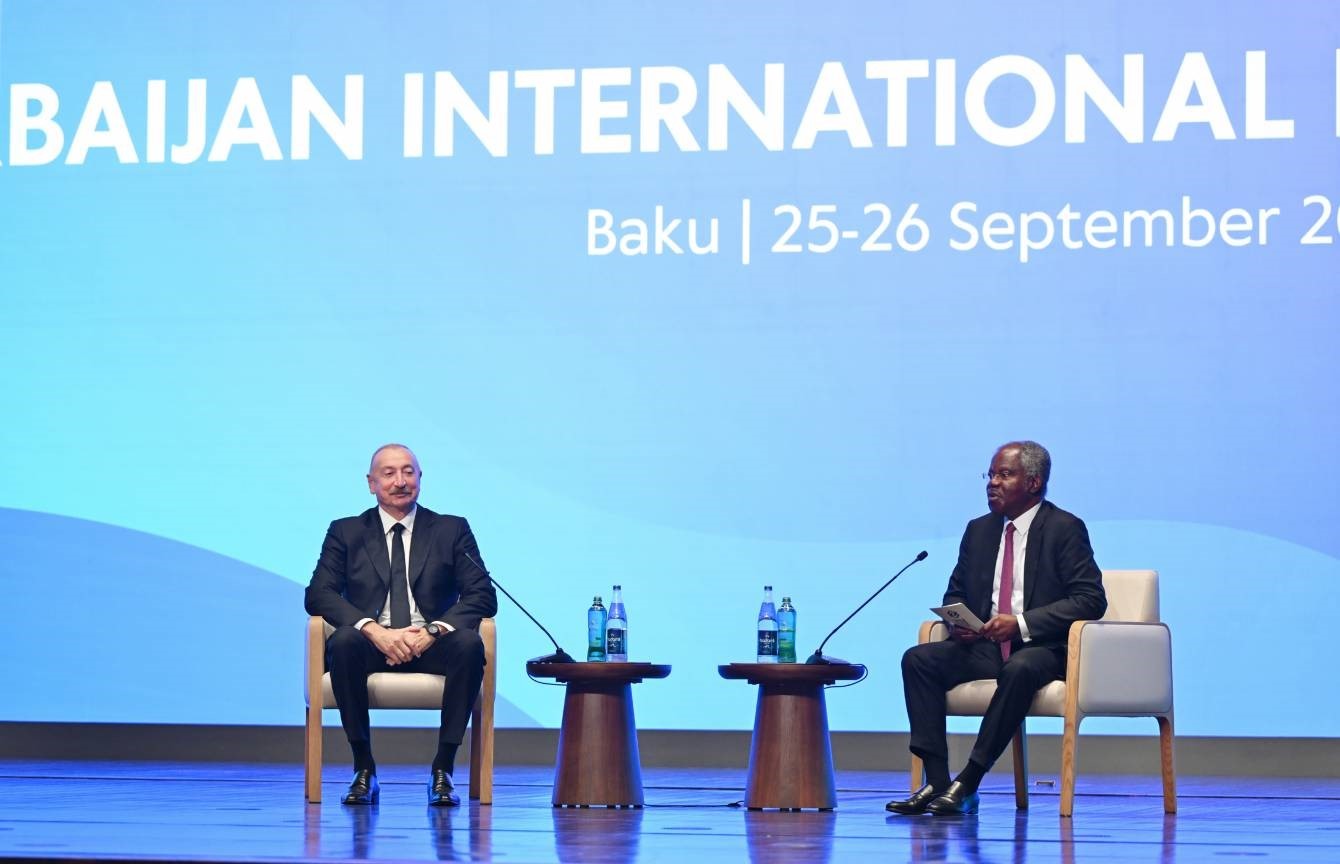 AZERBAYCAN CUMHURBAŞKANI İLHAM ALİYEV, AZERBAYCAN’IN BAŞKENTİ BAKÜ’DE GERÇEKLEŞTİRİLEN 2. ULUSLARARASI YATIRIM FORUMU’NA KATILDI.