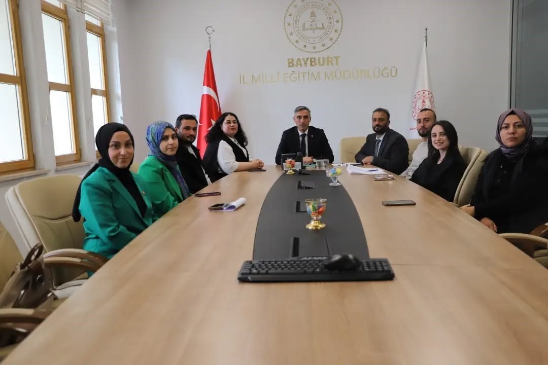 BAYBURT'TA ÖĞRENCİLERİN PSİKOSOSYAL GELİŞİMİ İÇİN TOPLANTILAR YAPILDI