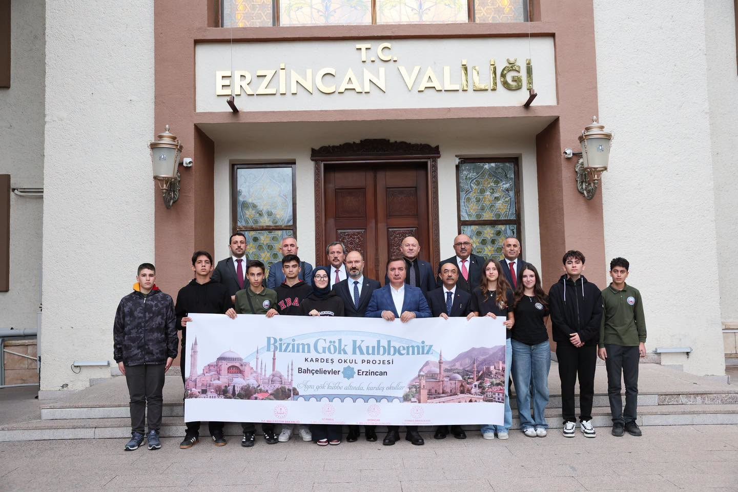 ERZİNCAN VALİSİ HAMZA AYDOĞDU, "BİZİM GÖK KUBBEMİZ" PROJESİ KAPSAMINDA KENTE GELEN ÖĞRENCİLERİ KABUL ETTİ