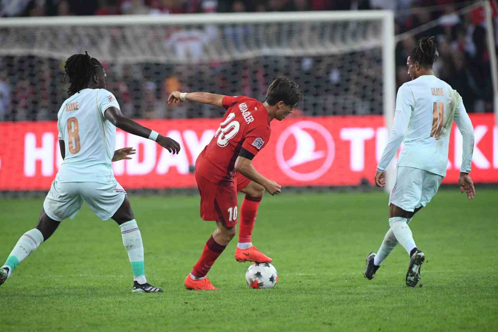 A MİLLİ FUTBOL TAKIMI, UEFA ULUSLAR A LİGİ 1. GRUP İLK MAÇINDA FRANSA İLE KOCAELİ'DE KARŞILAŞIYOR. MÜCADELENİN İLK YARISI GOLSÜZ EŞİTLİKLE TAMAMLANDI.