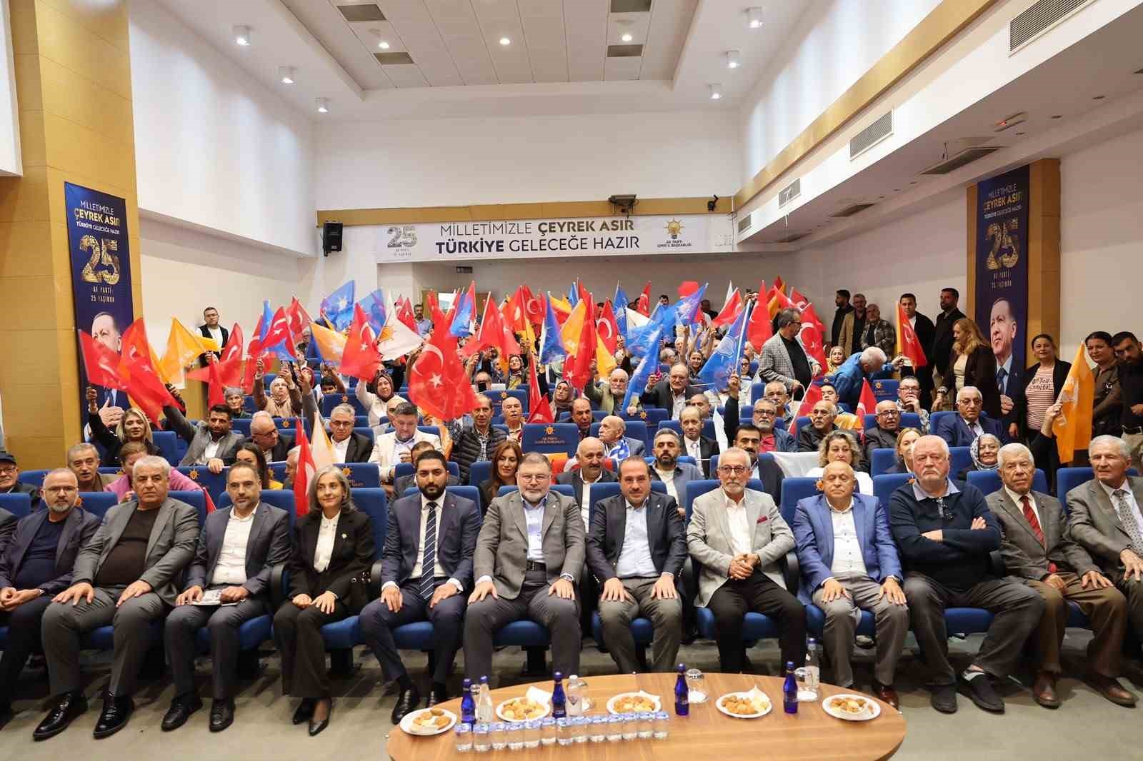 AK PARTİ BORNOVA İLÇE BAŞKANLIĞI TARAFINDAN DÜZENLENEN İLÇE DANIŞMA MECLİSİ TOPLANTISI’NA;  AK PARTİ İZMİR İL BAŞKANI BİLAL SAYGILI, AK PARTİ İZMİR MİLLETVEKİLİ YAŞAR KIRKPINAR, İZMİR İZMİR BÜYÜKŞEHİR BELEDİYE MECLİSİ AK PARTİ GRUP BAŞKAN VEKİLİ HAKAN YILDIZ, AK PARTİ BORNOVA İLÇE BAŞKANI CİHAN DAĞLIER VE TEŞKİLAT MENSUPLARI KATILDI.
