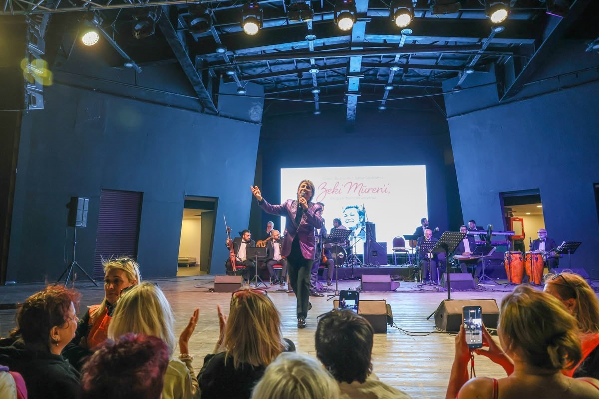 BODRUM’DA ZEKİ MÜREN’İN 30. ÖLÜM YIL DÖNÜMÜNDE ANMA KONSERİ