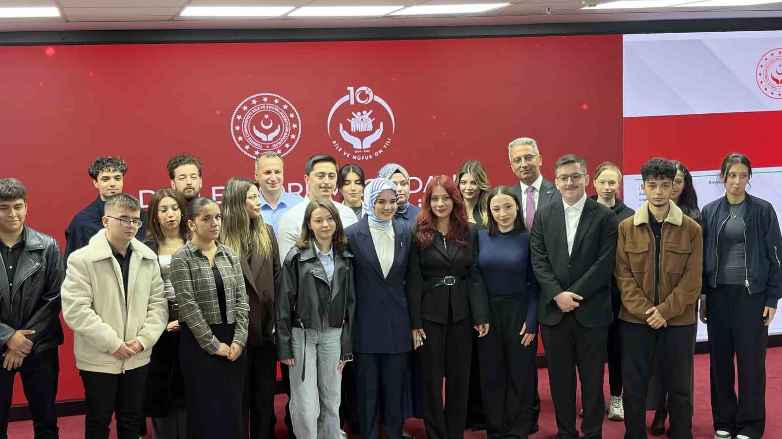 BAKAN GÖKTAŞ, "DEVLET KORUMASINDAN YARARLANMIŞ GENÇLERİMİZİN KAMU KURUM VE KURULUŞLARINA YERLEŞTİRİLMESİ KURA TÖRENİ"NE KATILDI.