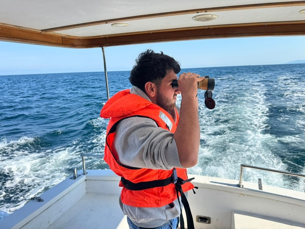 BARTIN ÜNİVERSİTESİ (BARÜ) AMASRA'DA KAYBOLAN MADEN İŞÇİSİNİN BULUNMASI İÇİN YÜRÜTÜLEN ARAMA ÇALIŞMALARINA KENDİ ÜRETTİĞİ GEMİYLE DESTEK VERİYOR.