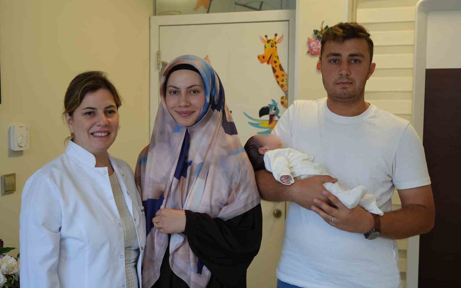 TOKAT'TAN SAMSUN'A SEVK EDİLEN, ORGANLARI DIŞARIDA DÜNYAYA GELEN MAHMUT TALHA BEBEK, YAKLAŞIK 1,5 AY SÜREN YOĞUN TEDAVİ VE BAŞARILI AMELİYATLARIN ARDINDAN SAĞLIĞINA KAVUŞTU.