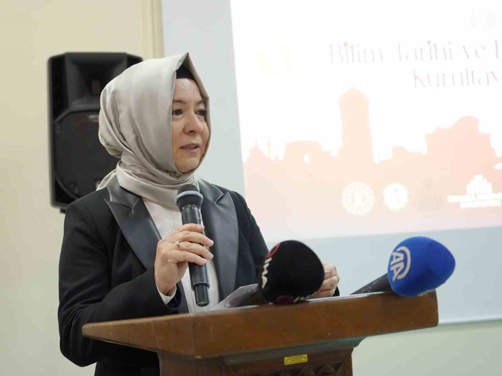 KASTAMONU ÜNİVERSİTESİ İNSAN VE TOPLUM BİLİMLERİ FAKÜLTESİ DEKANI PROF. DR. FATMA ZEHRA PATTABANOĞLU, “İLK KURULTAYIN KASTAMONU’DA GERÇEKLEŞTİRİLMESİNDEN DOLAYI MUTLUYUZ” DEDİ.