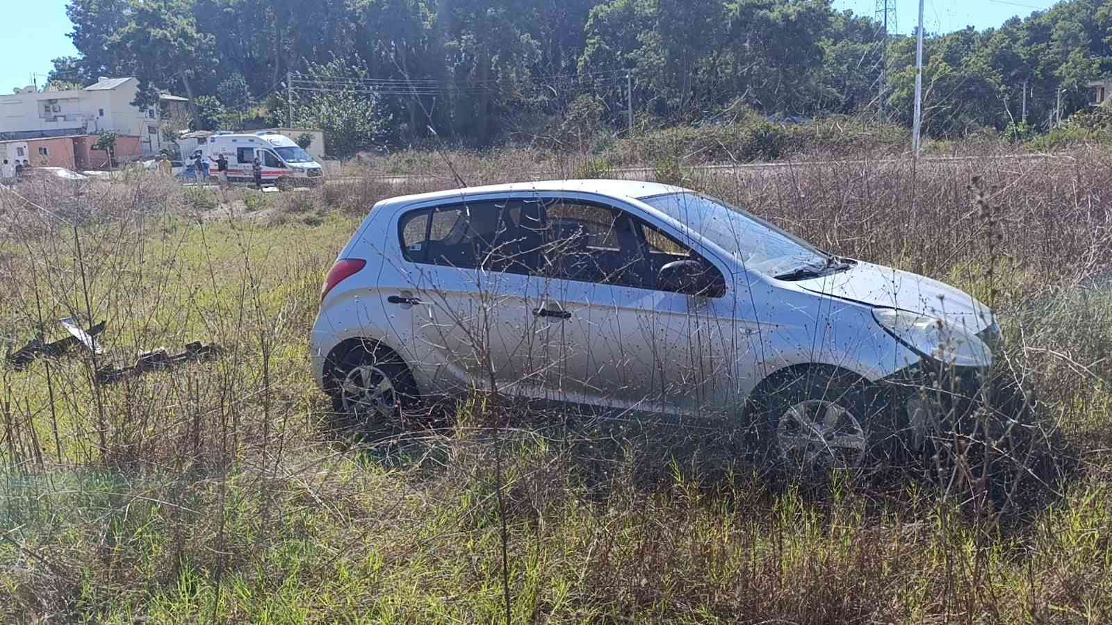MANAVGAT İLÇESİNDE OTOMOBİL KONTROLDEN ÇIKARAK TARLAYA UÇTU