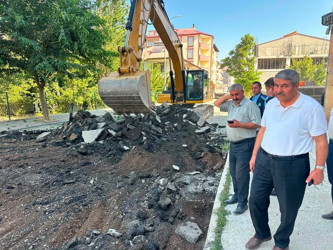 PATNOS BELEDİYESİ’NDEN ATATÜRK MAHALLESİ’NE ULAŞIM YATIRIMI: YOL YENİLEME ÇALIŞMALARI BAŞLADI