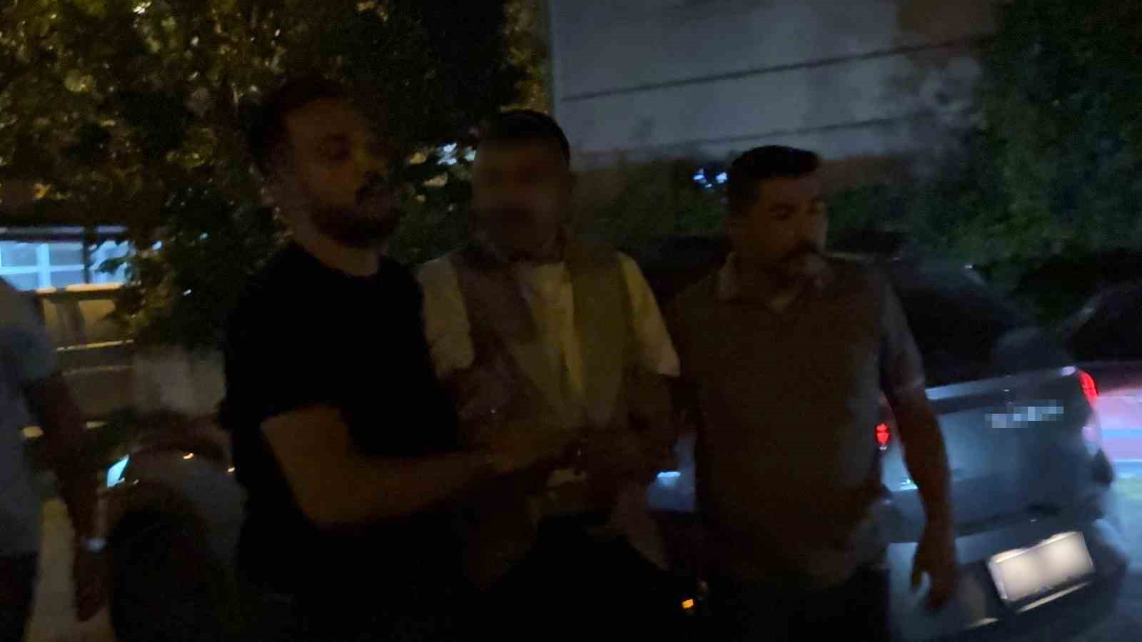 Y.A. OTOMOBİLİN BULUNDUĞU PARK YERİNE YAKIN BİR İKAMETTE YAKALANDI.
