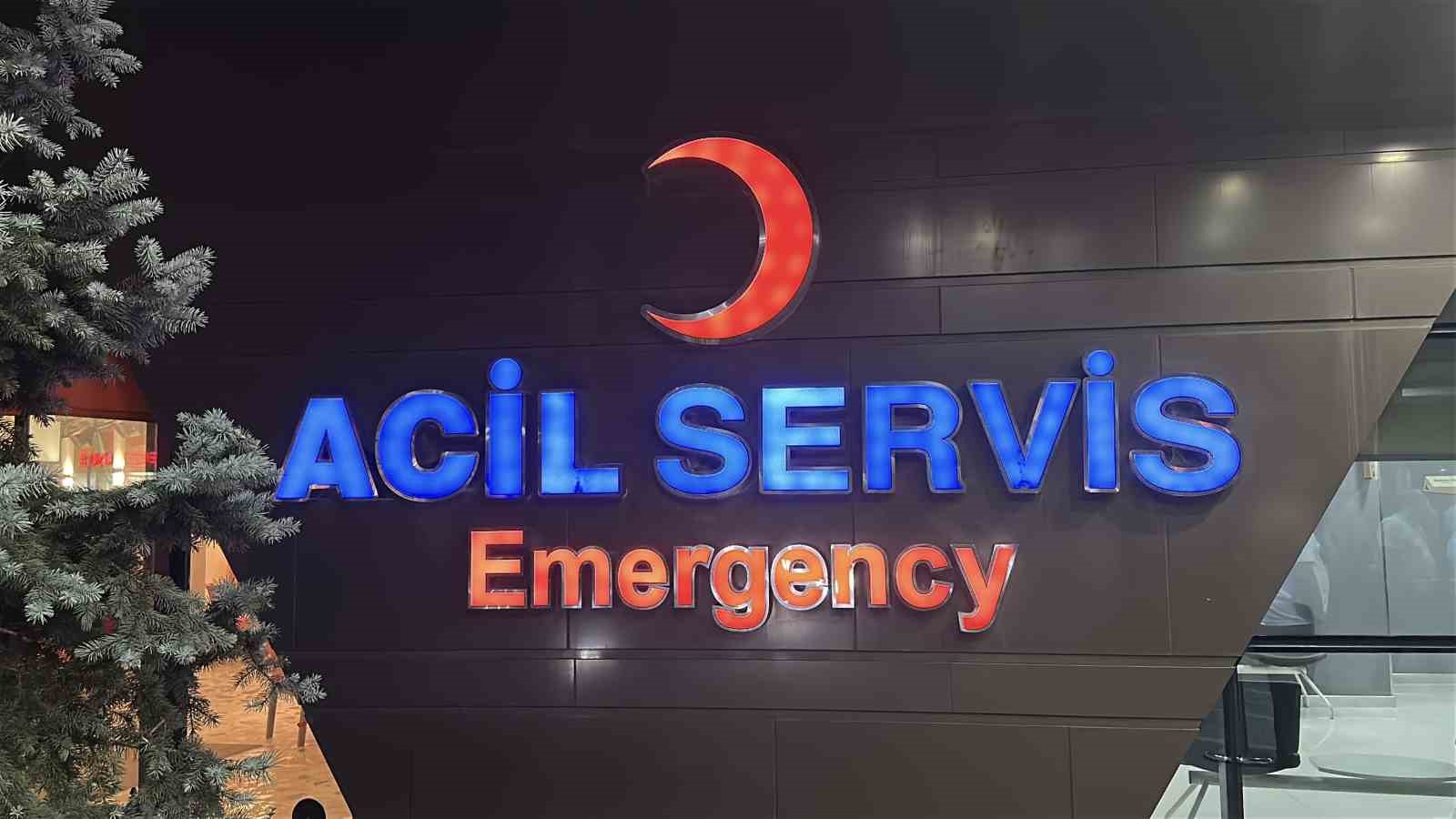 SAKARYA'NIN SERDİVAN İLÇESİNDE ÜVEY OĞLU TARAFINDAN SİLAHLA VURULARAK AĞIR YARALANAN ADAM, KALDIRILDIĞI HASTANEDE YAPILAN TÜM MÜDAHALELERE RAĞMEN KURTARILAMAYARAK HAYATINI KAYBETTİ.