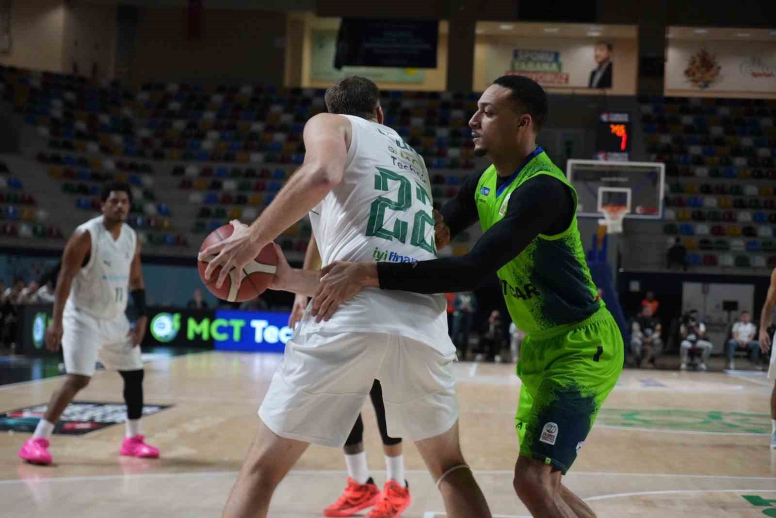 TÜRKİYE SİGORTA BASKETBOL SÜPER LİGİ'NİN 4. HAFTASINDA TOFAŞ, DEPLASMANDA KARŞILAŞTIĞI KÖRFEZ BASKET'İ BRYCE JONES'UN SON SANİYE ÜÇLÜĞÜYLE 71-69 MAĞLUP ETTİ.