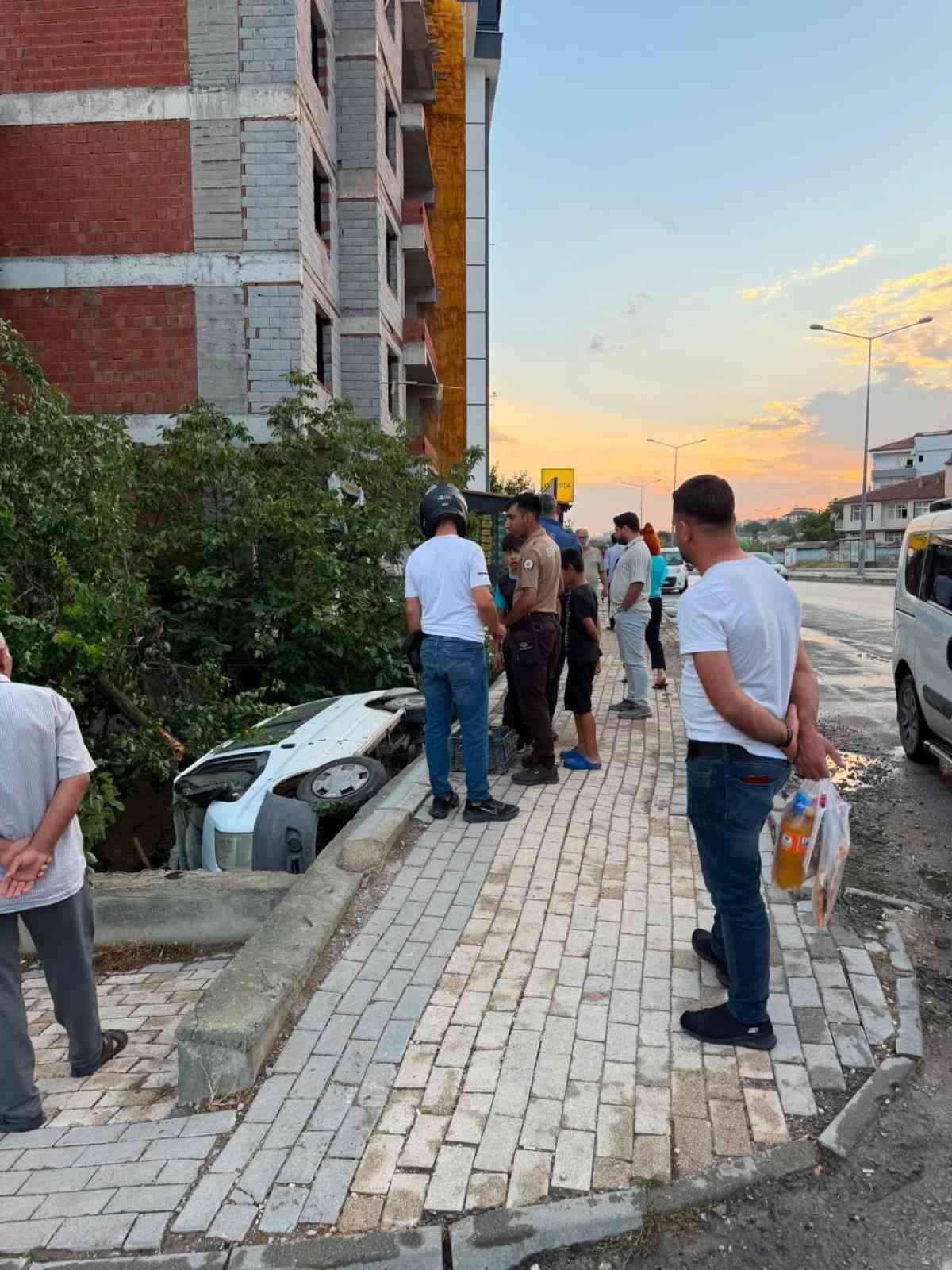 BAHÇEYE UÇAN MİNİBÜS