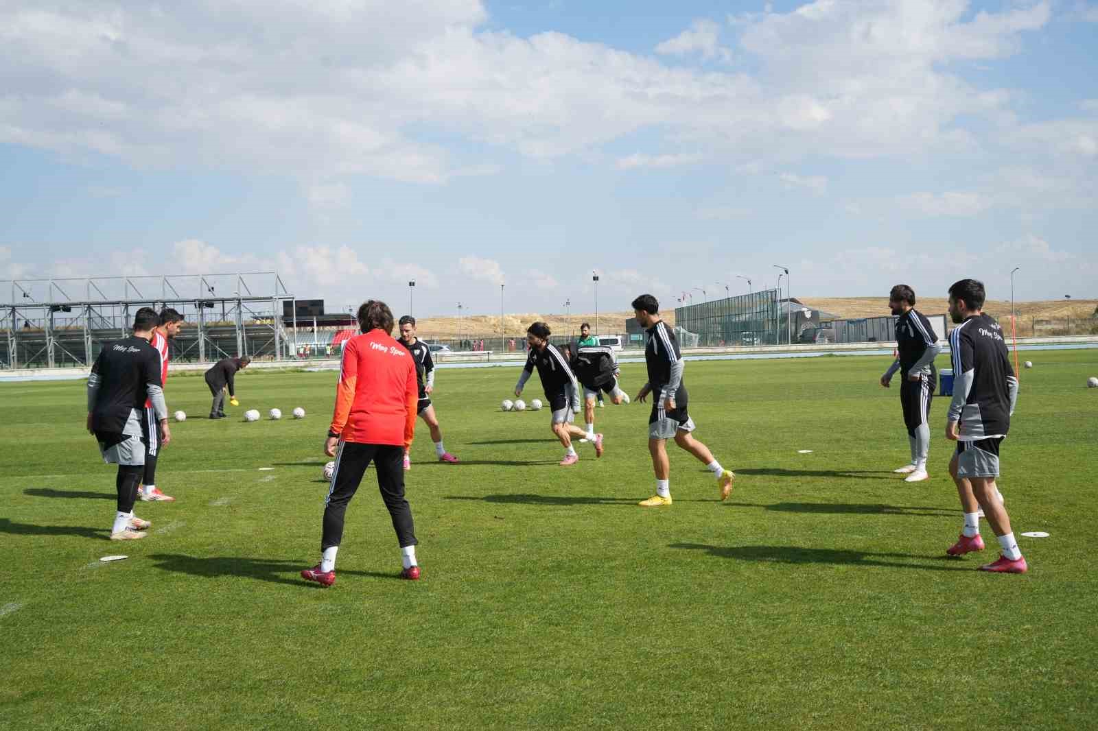 TFF 2. LİG BEYAZ GRUP’TA MÜCADELE EDEN MUŞSPOR, LİGİN 6. HAFTASINDA KARŞILAŞACAĞI GMG KASTAMONUSPOR MAÇININ HAZIRLIKLARINI SÜRDÜRÜYOR.